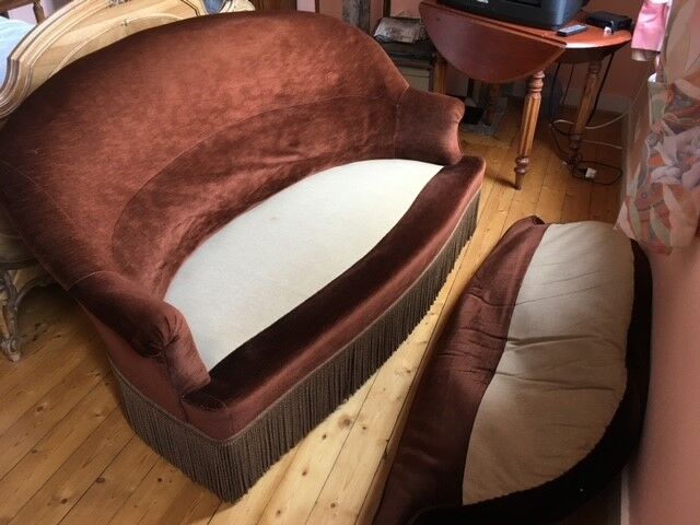 Brown velvet toad sofa