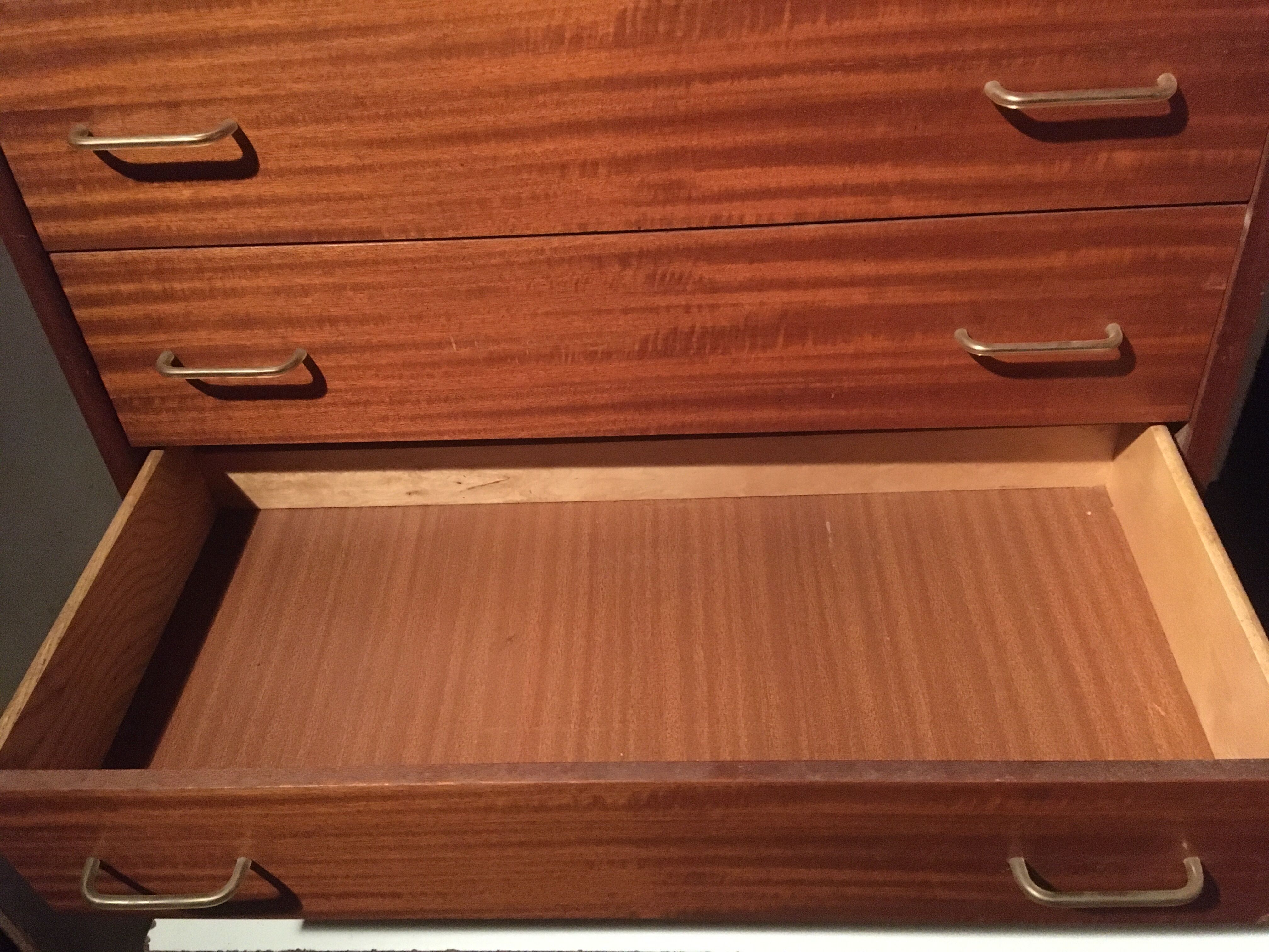 Vintage chest of drawers with spindles feet