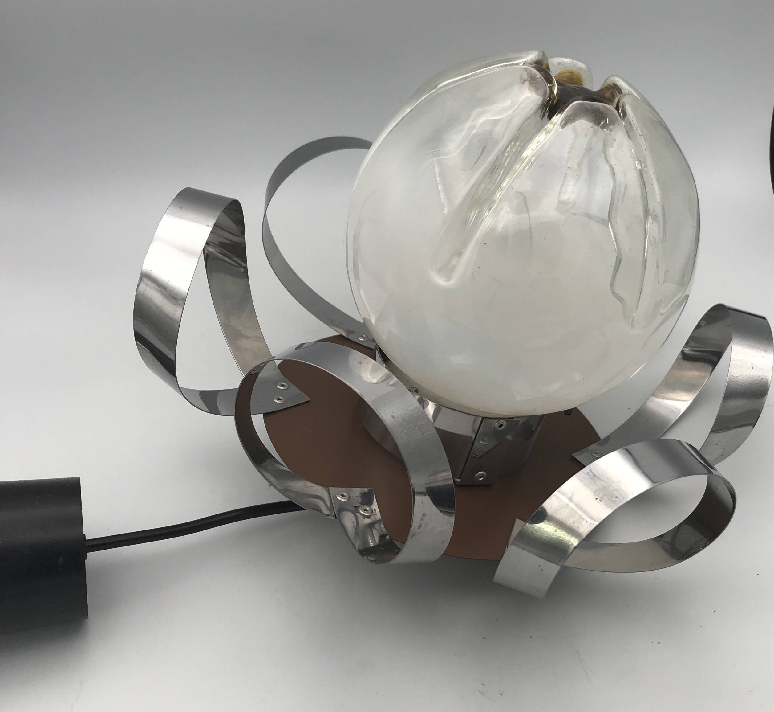 Suspension lustre Mazzega globe en verre de murano opalescent