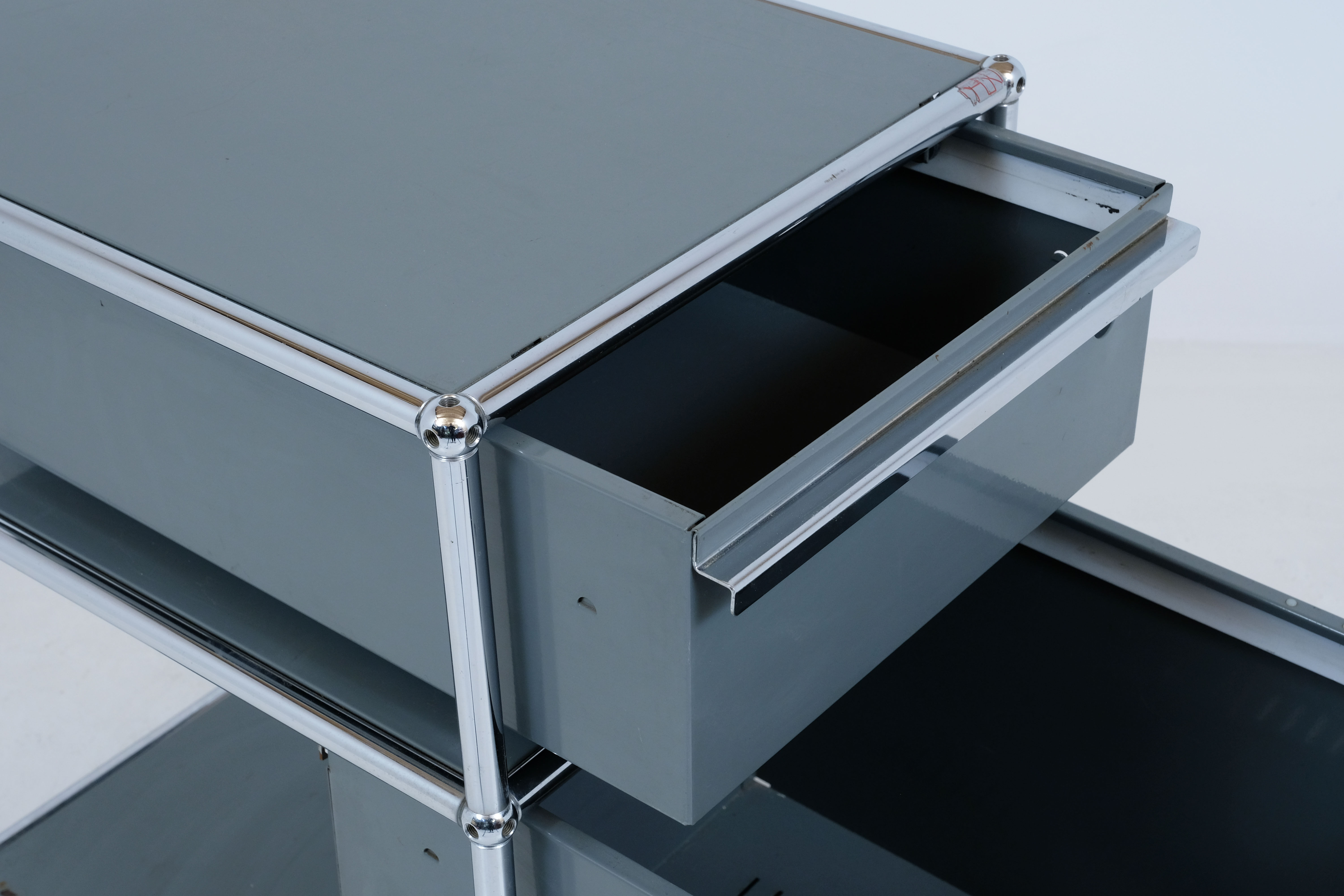 USM drawer box on wheels 1980