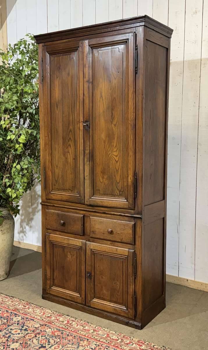 4-door buffet in chestnut from the late 19th century, originating from an old shop.
