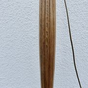 Lampadaire Art Deco fuselé en chêne massif années 30 40