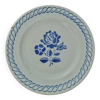 Assiette fleur bleu signé PB