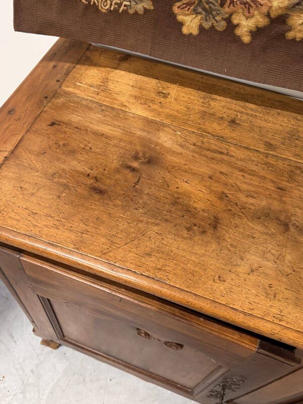 Buffet ancien en bois massif – esprit Louis XV