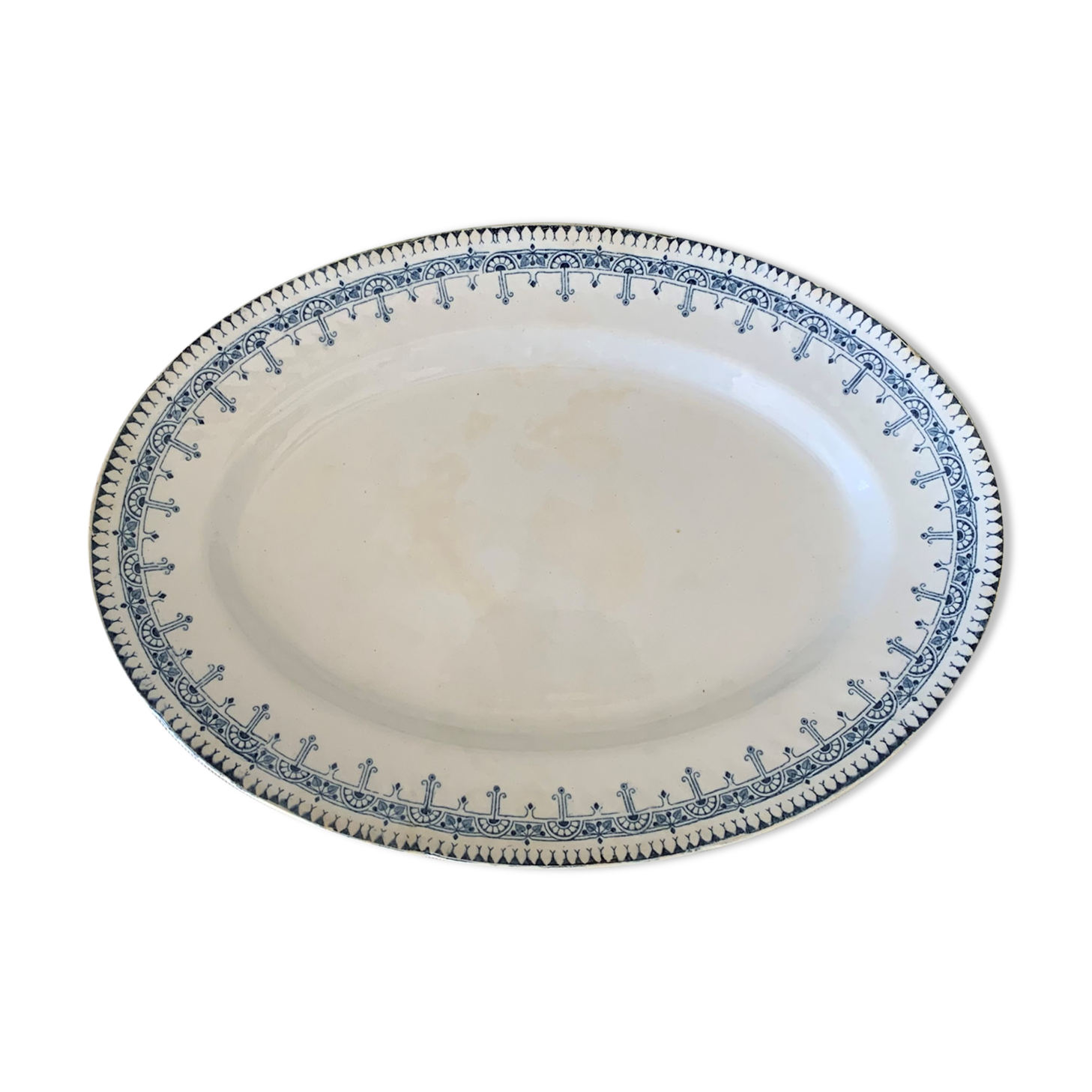 Old oval dish in earthenware by Gien, Byzantium model