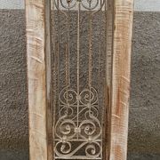Antique pedestal table in wood and wrought iron