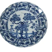 Chinese lobed dish with flowering tree and fence – Kangxi, c.1700–1720
