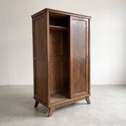 Armoire parisienne 