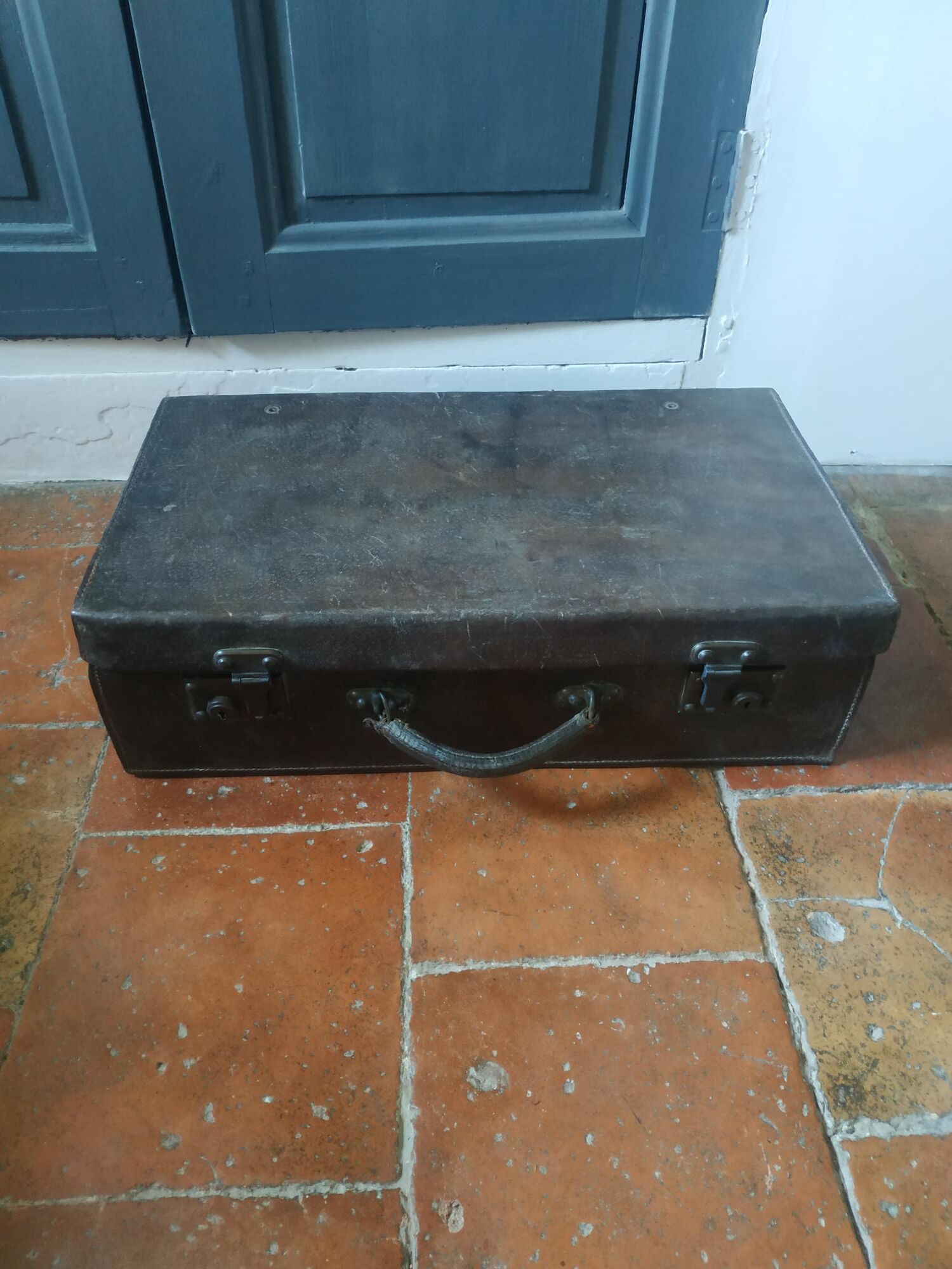 Leather suitcase 1900