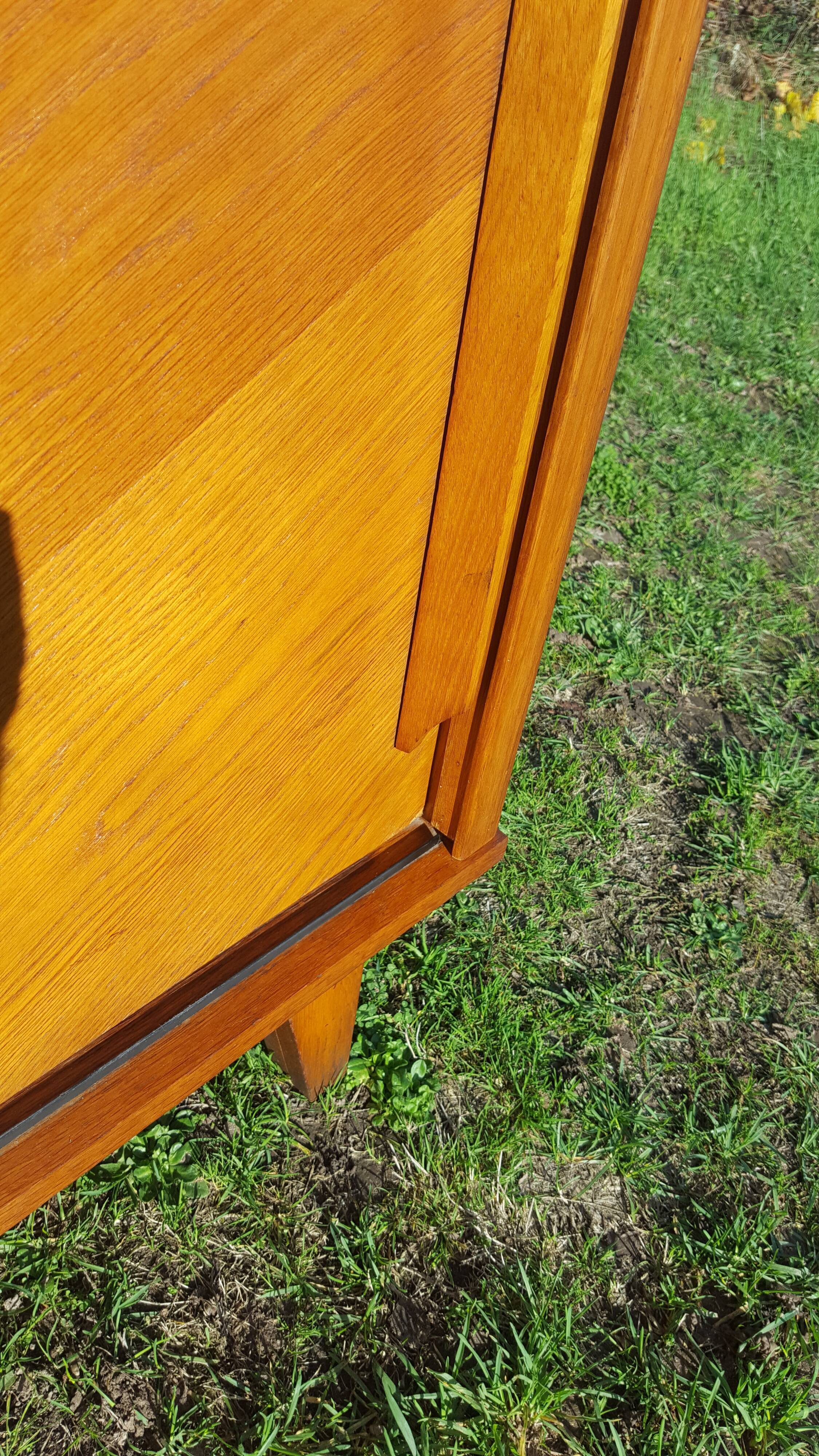 Scandinavian wardrobe foot compas vintage