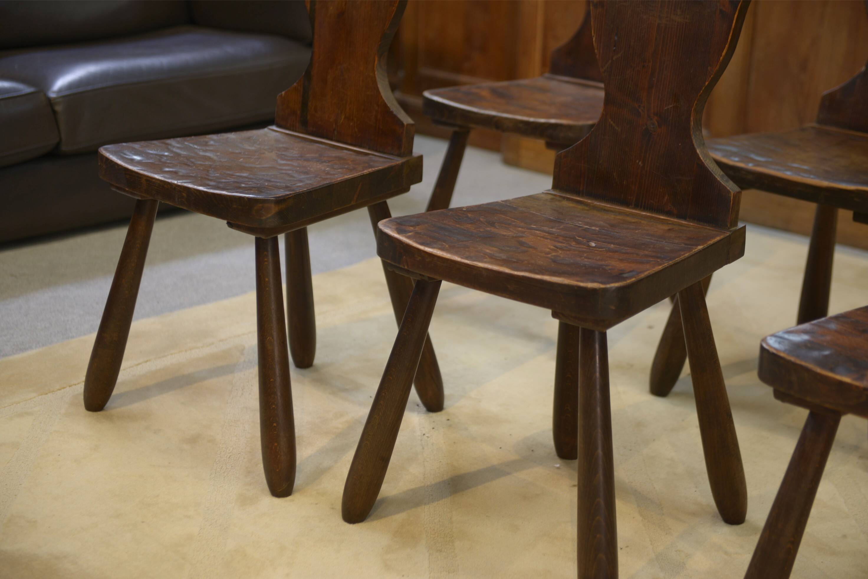 Ensemble de 8 chaises monastère 1950’s