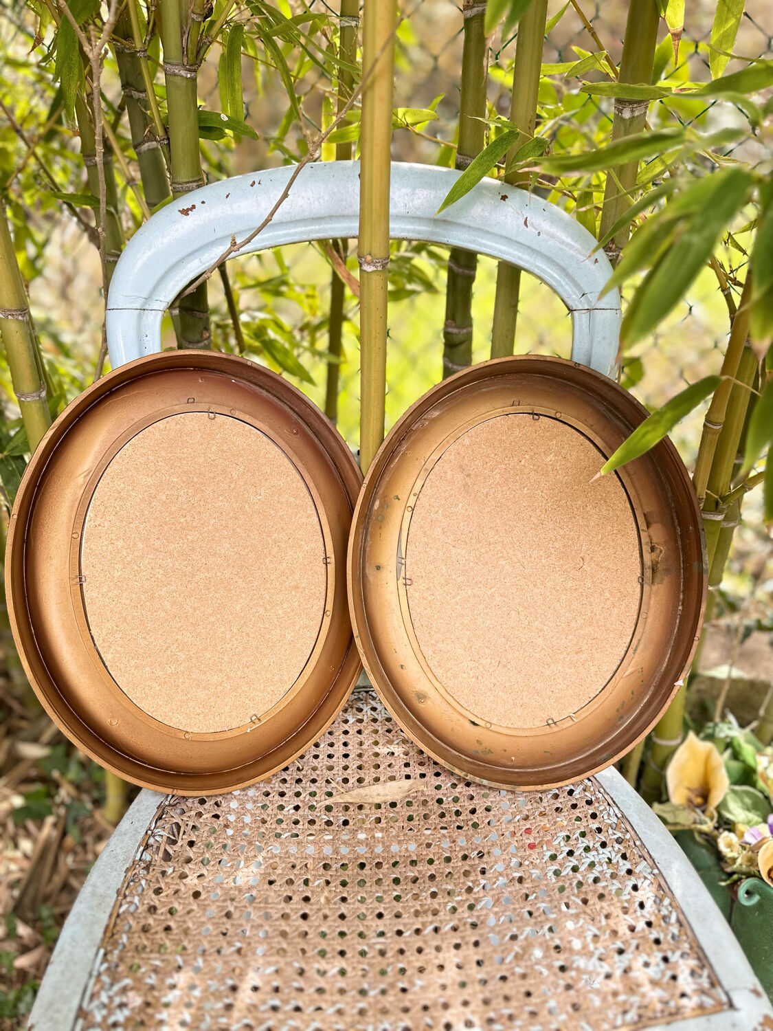 Set of 2 oval paintings