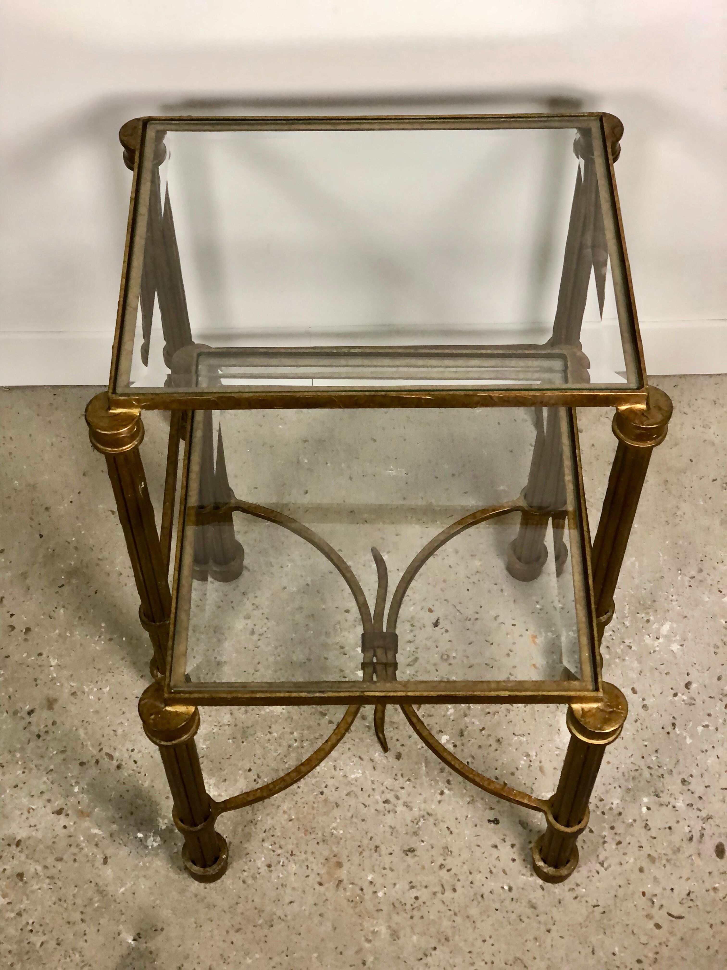 Vintage 80'S trundle table in patinated gilded wrought iron top beveled glass