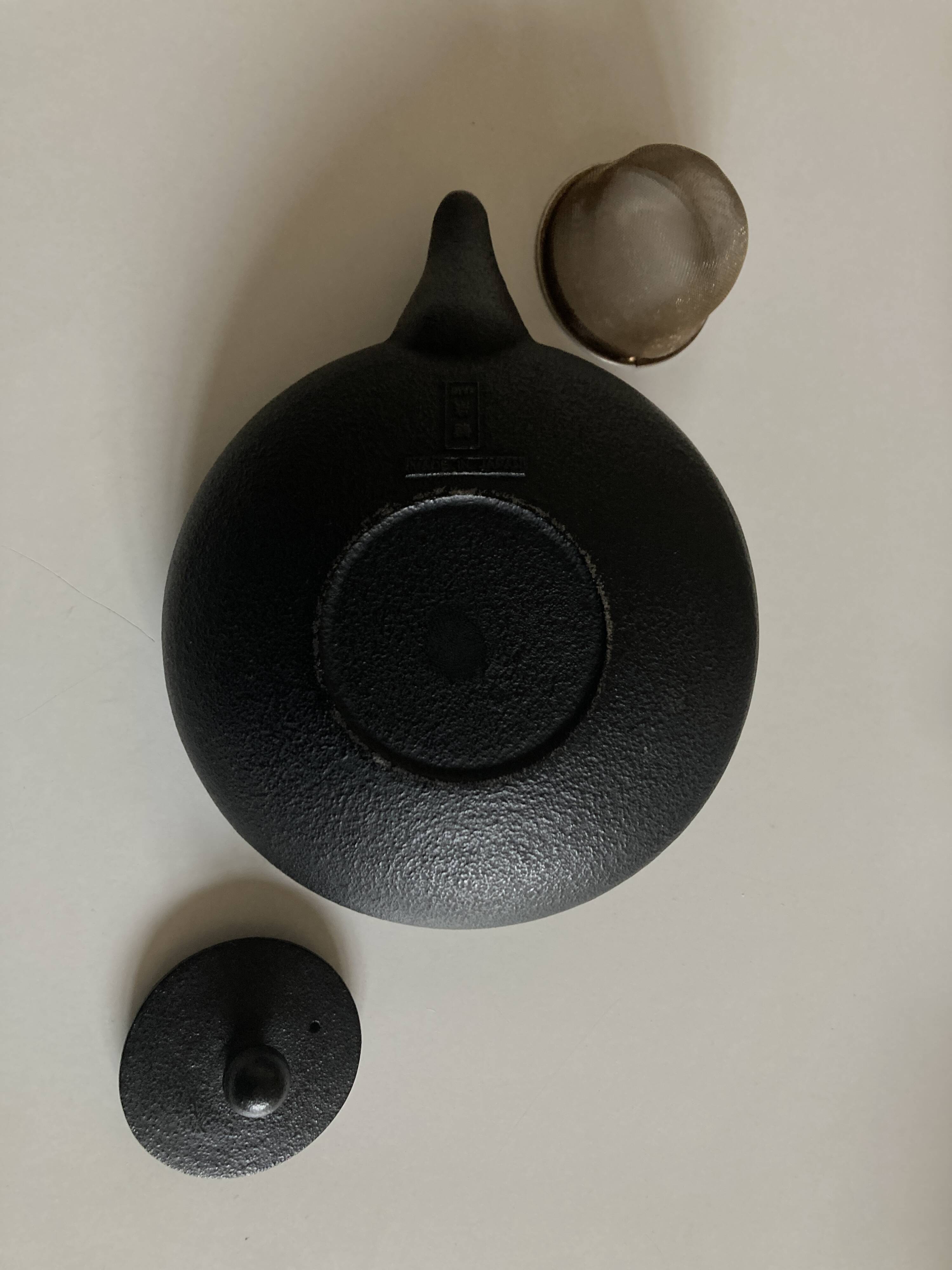 Théière ancienne en fonte japonaise Iwachu  0,5L noire