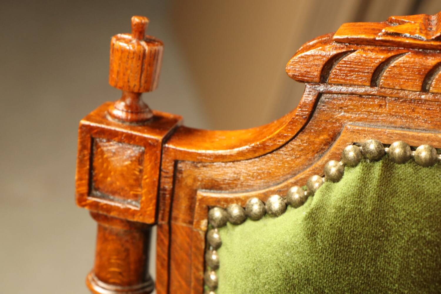 Fauteuil vintage style classique vert oregano XIX siècle
