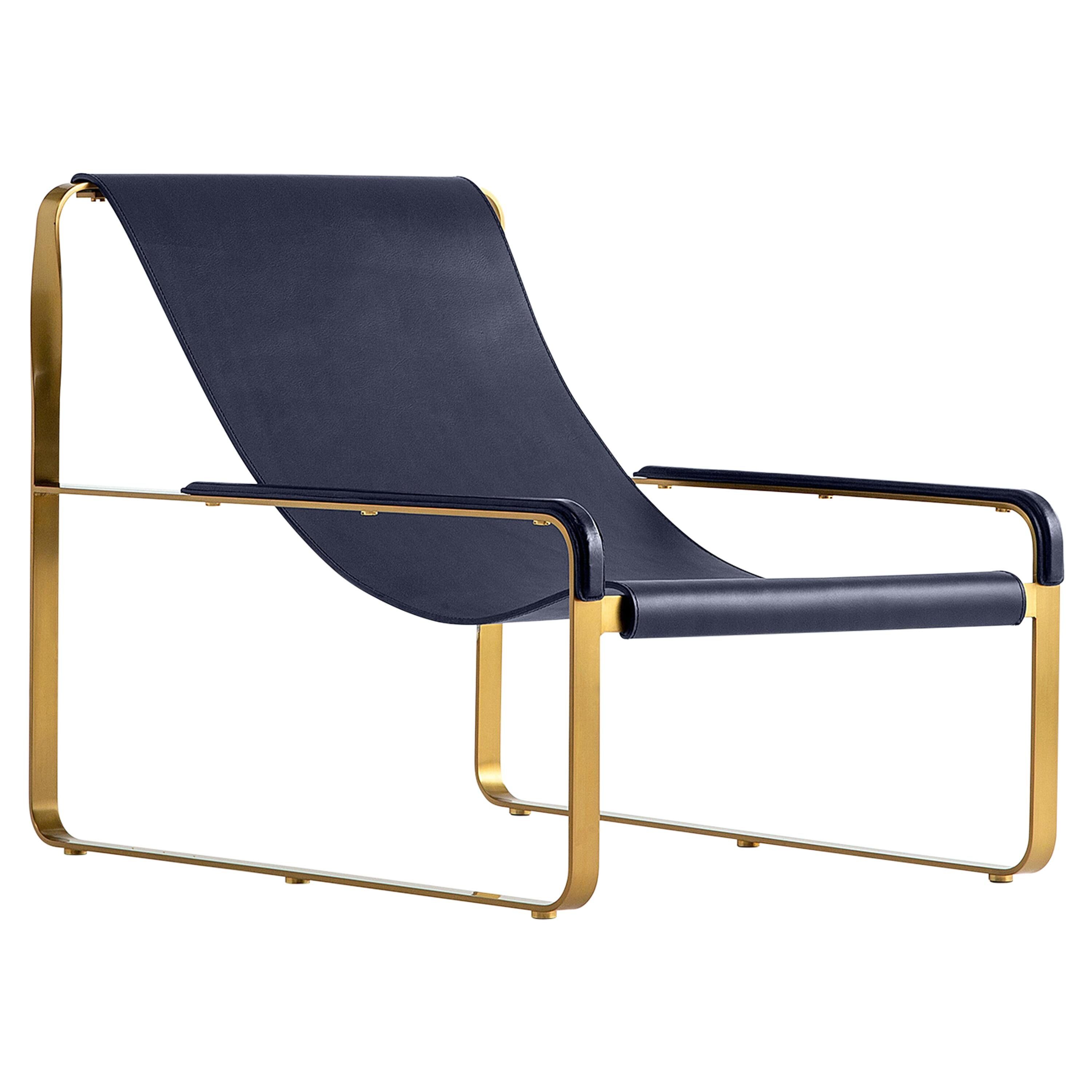 Fauteuil contemporain en acier doré vieilli et cuir marron