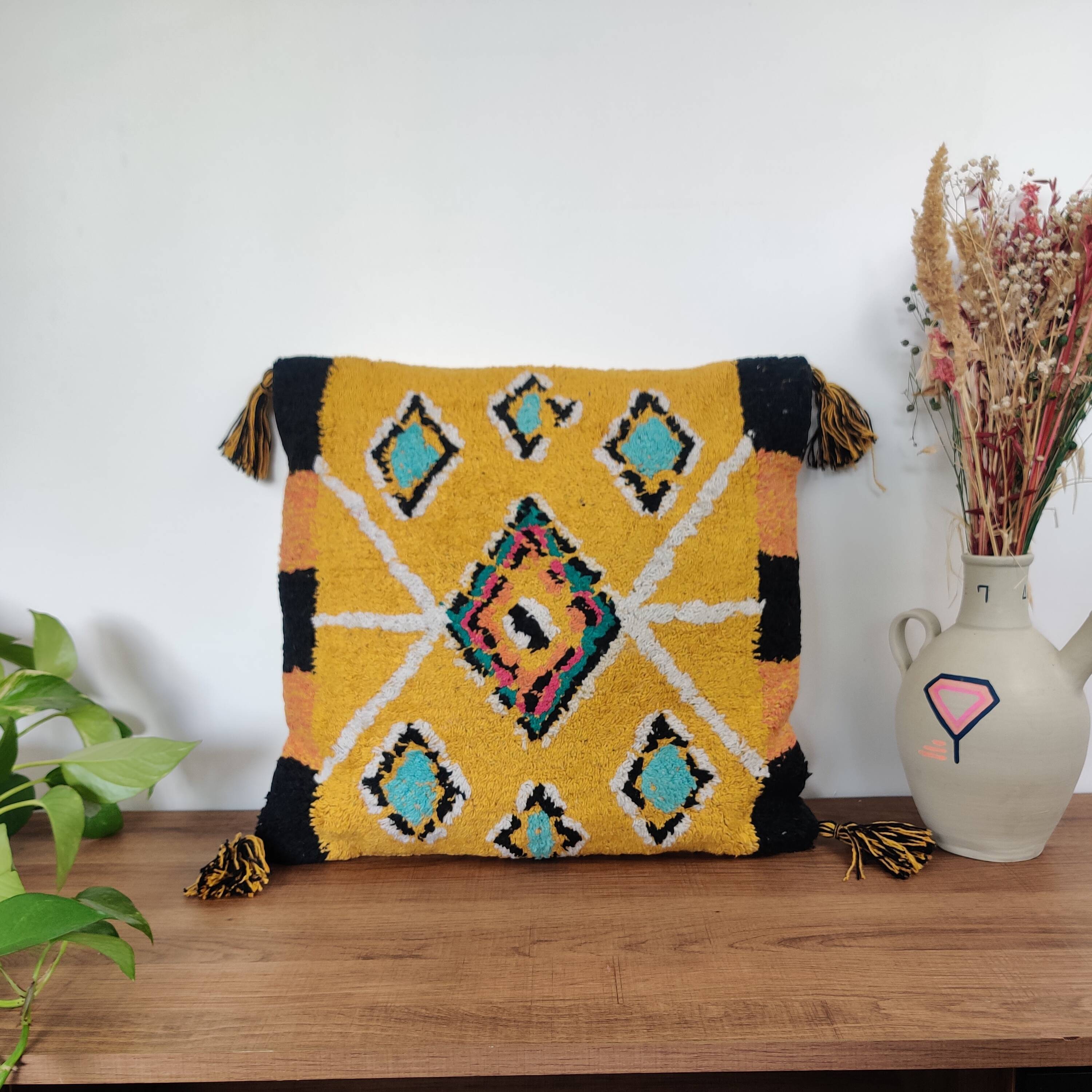 Yellow Berber-inspired cushion 45x45 cm