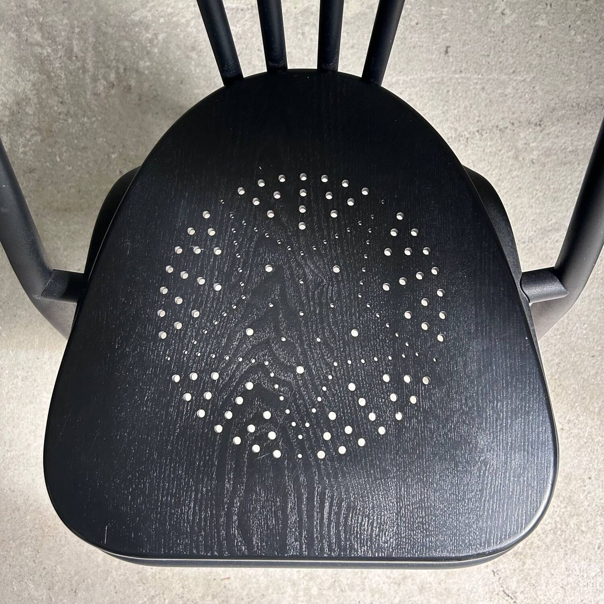 Black Surpil chair