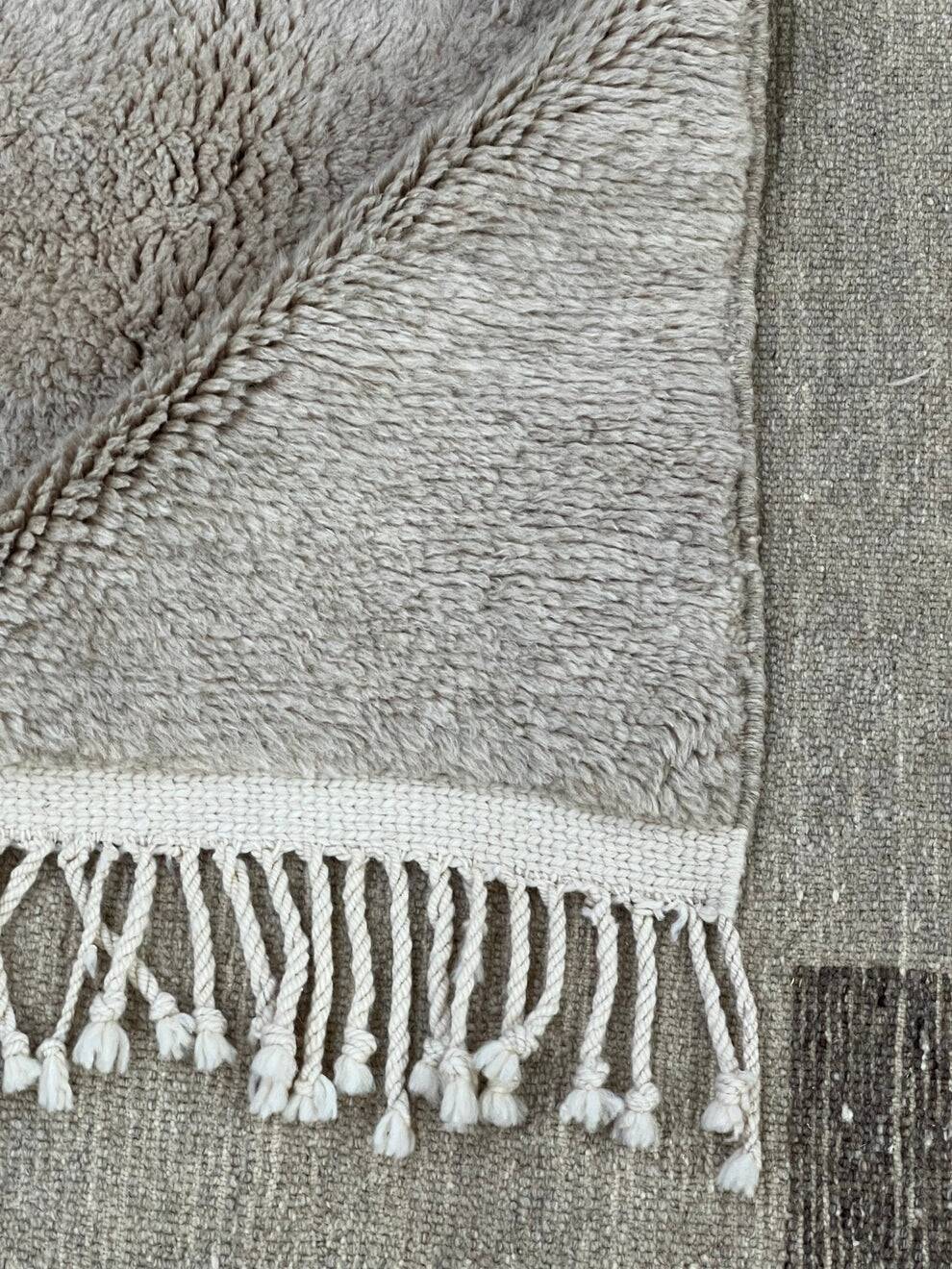 Traditional handmade azilal rug size 150 x 250 cm