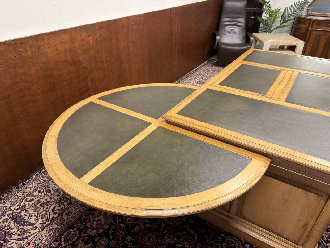 Ensemble de bureau classique RAC en anglais avec table de conférence