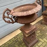 Jardinière en fonte avec piédestal