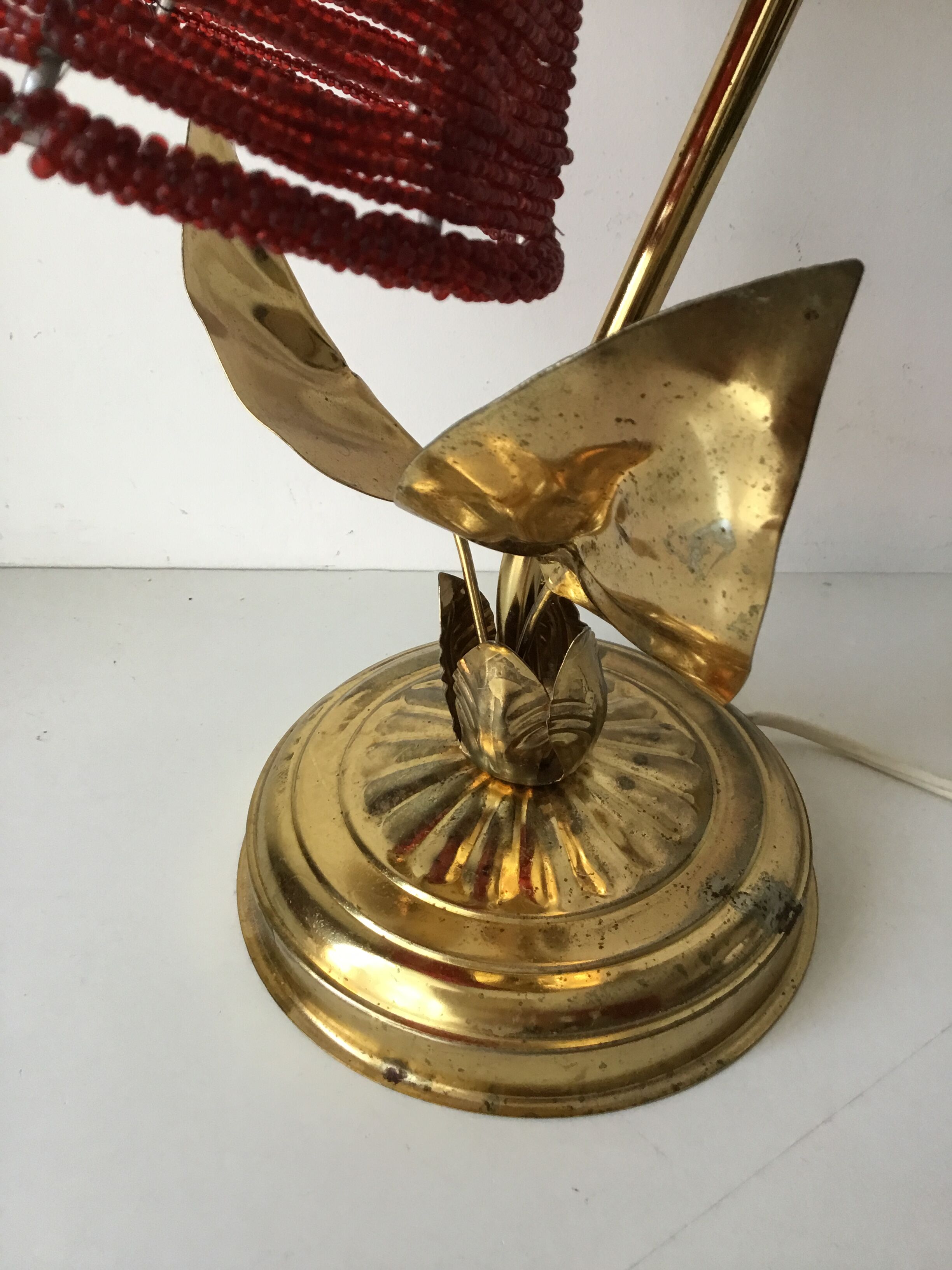 Floor lamp in gold metal