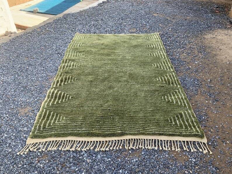 Handmade traditional artisan Beni Ourain rug, size 1.4/2.6 m.