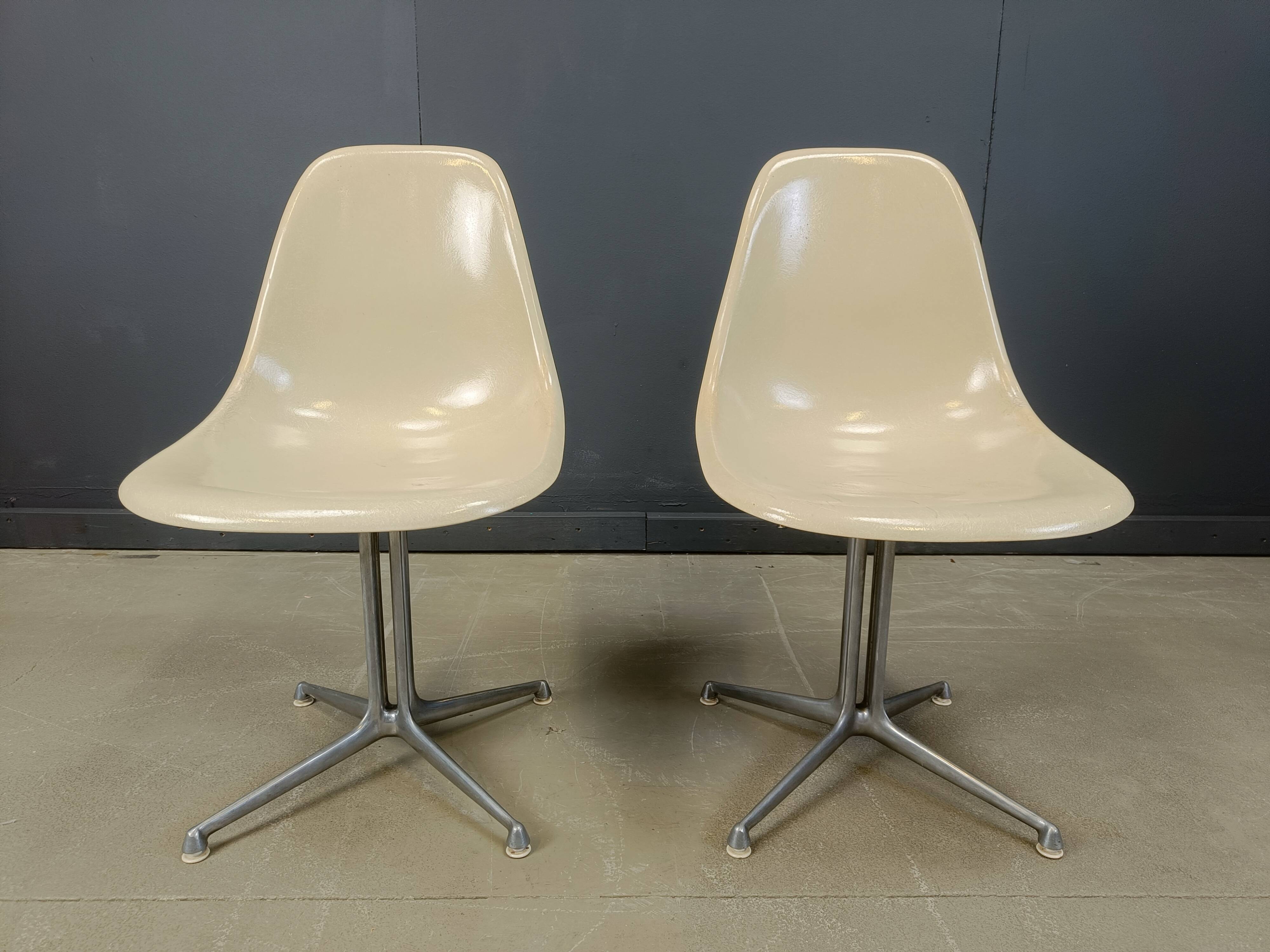 Chaises Eames La Fonda par Herman Miller, ensemble de 2 années 1960