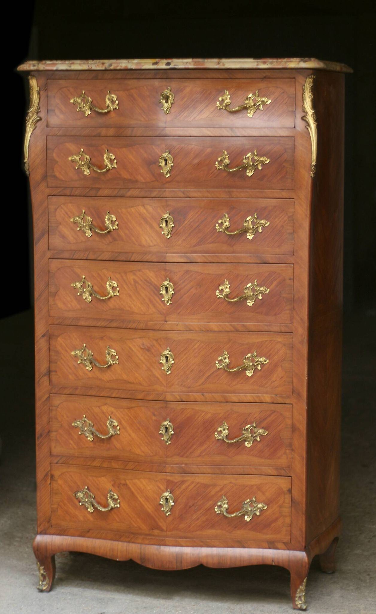 Somptueux semainier galbé en bois de placage de style Louis XV
