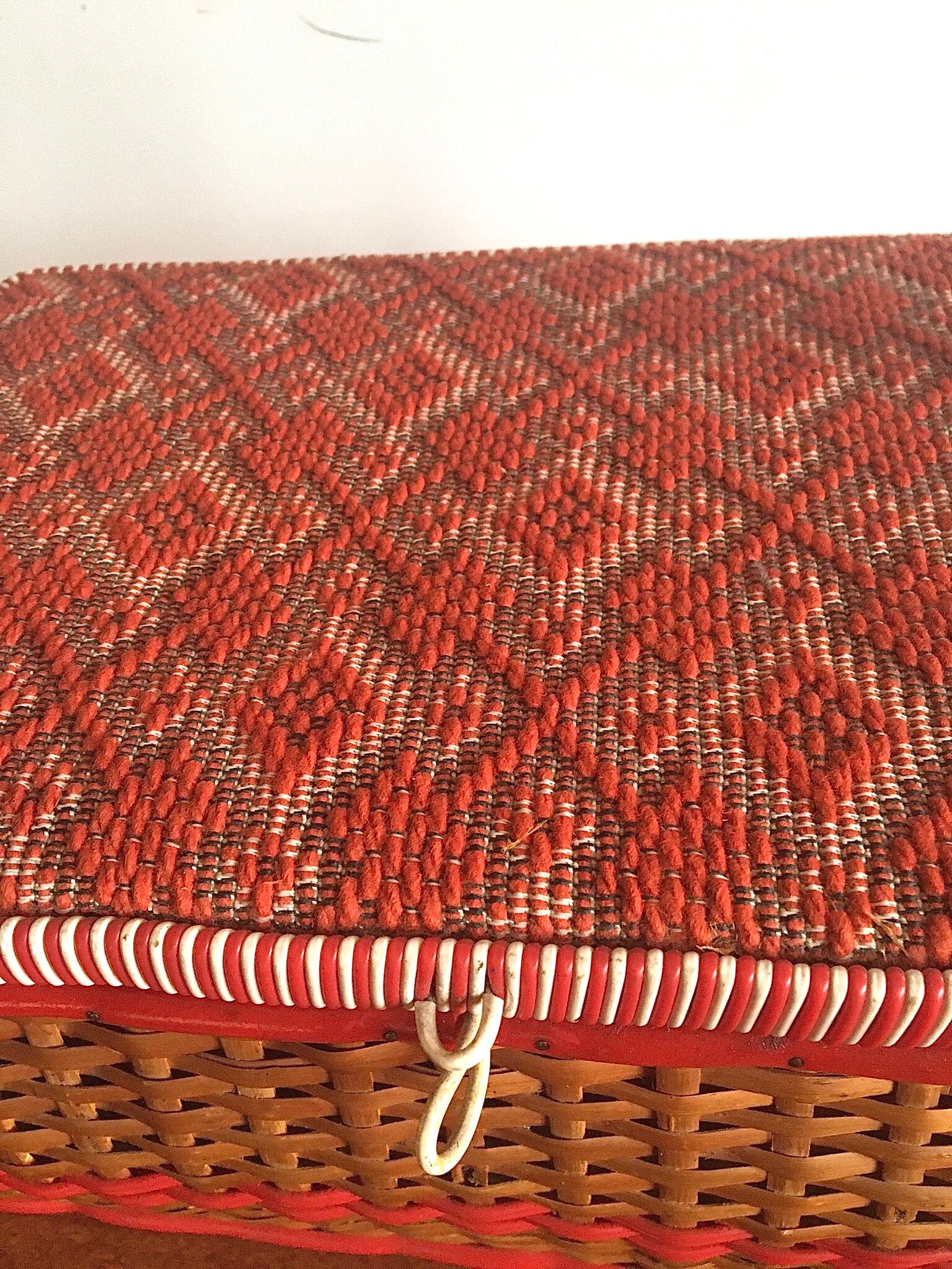 Rattan and scoubidou basket in the 1960s