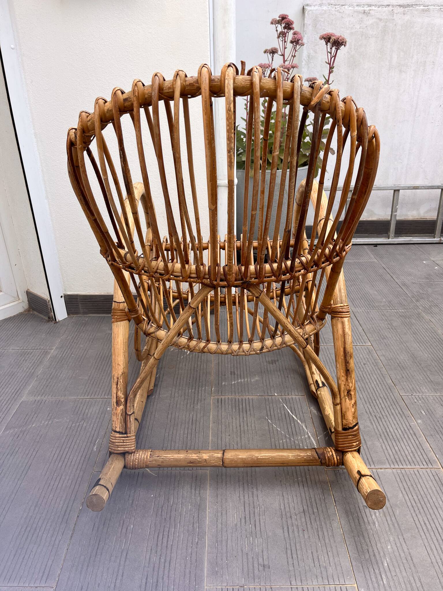 Fauteuil à bascule rocking- chair en rotin vintage adulte