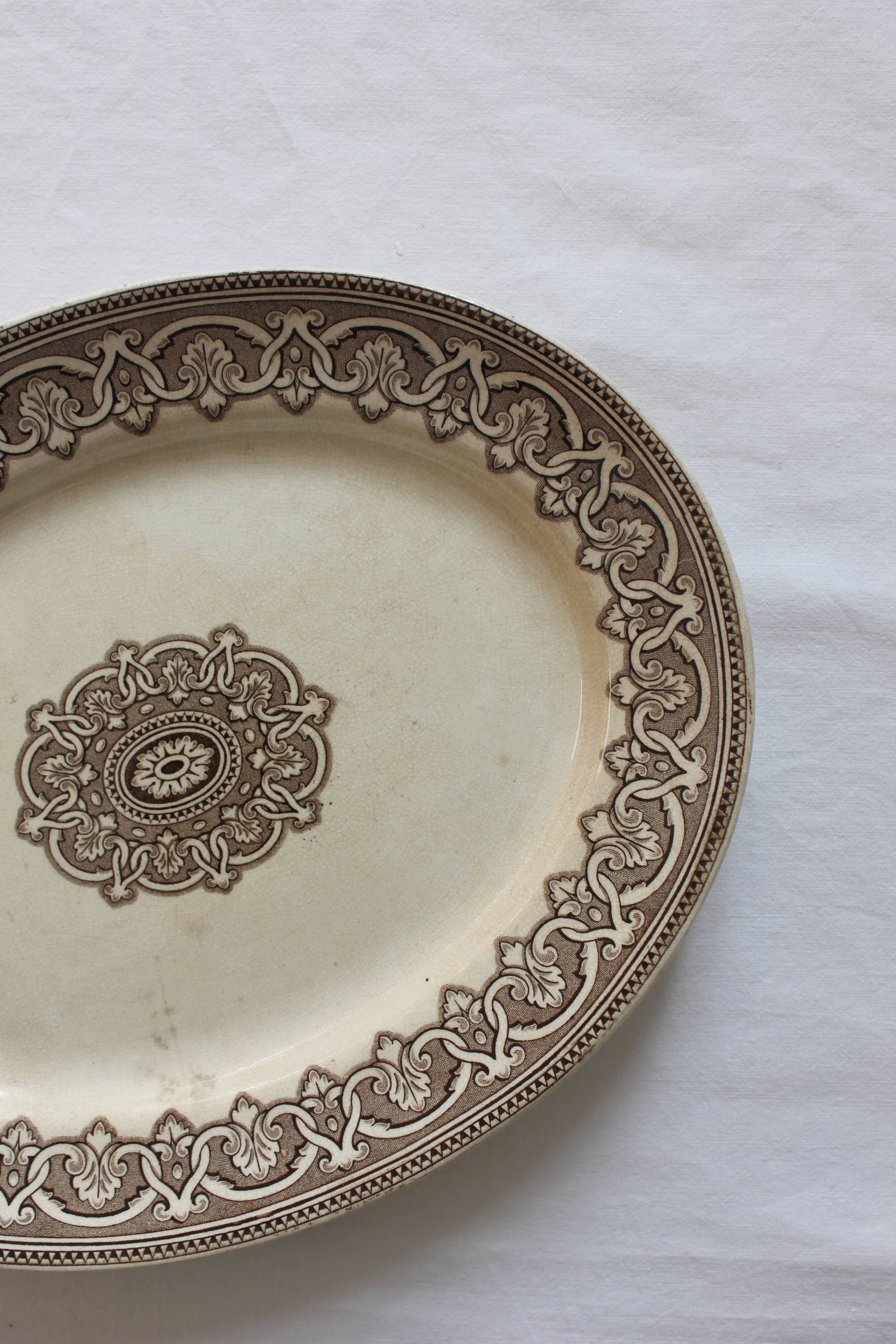 Oval flat in iron earth brown brown decoration