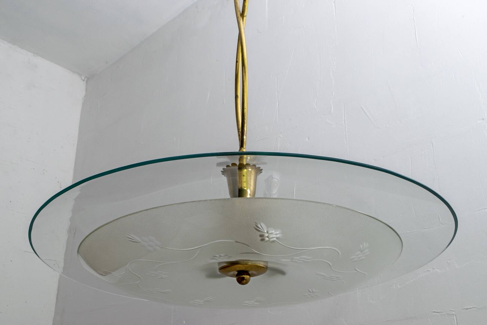 Attributed to Luigi Brusotti Mid-century Italian Glass and Brass Chandelier