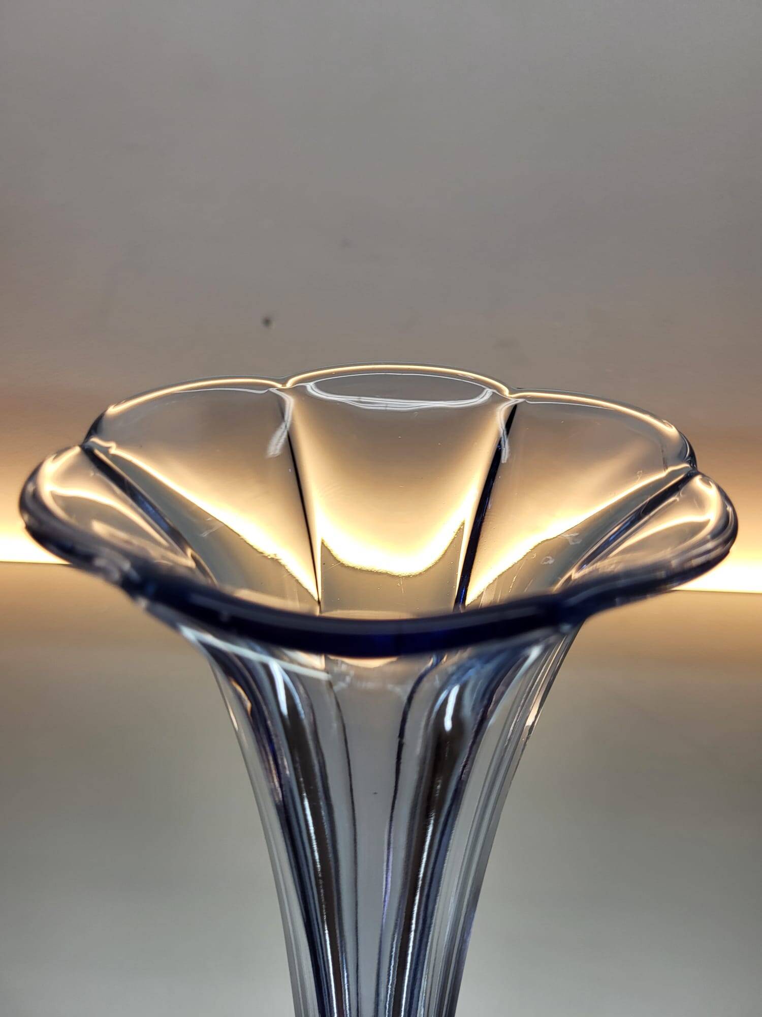 Val Saint Lambert Art deco vaas, serie Luxval model Américain M licht blauw