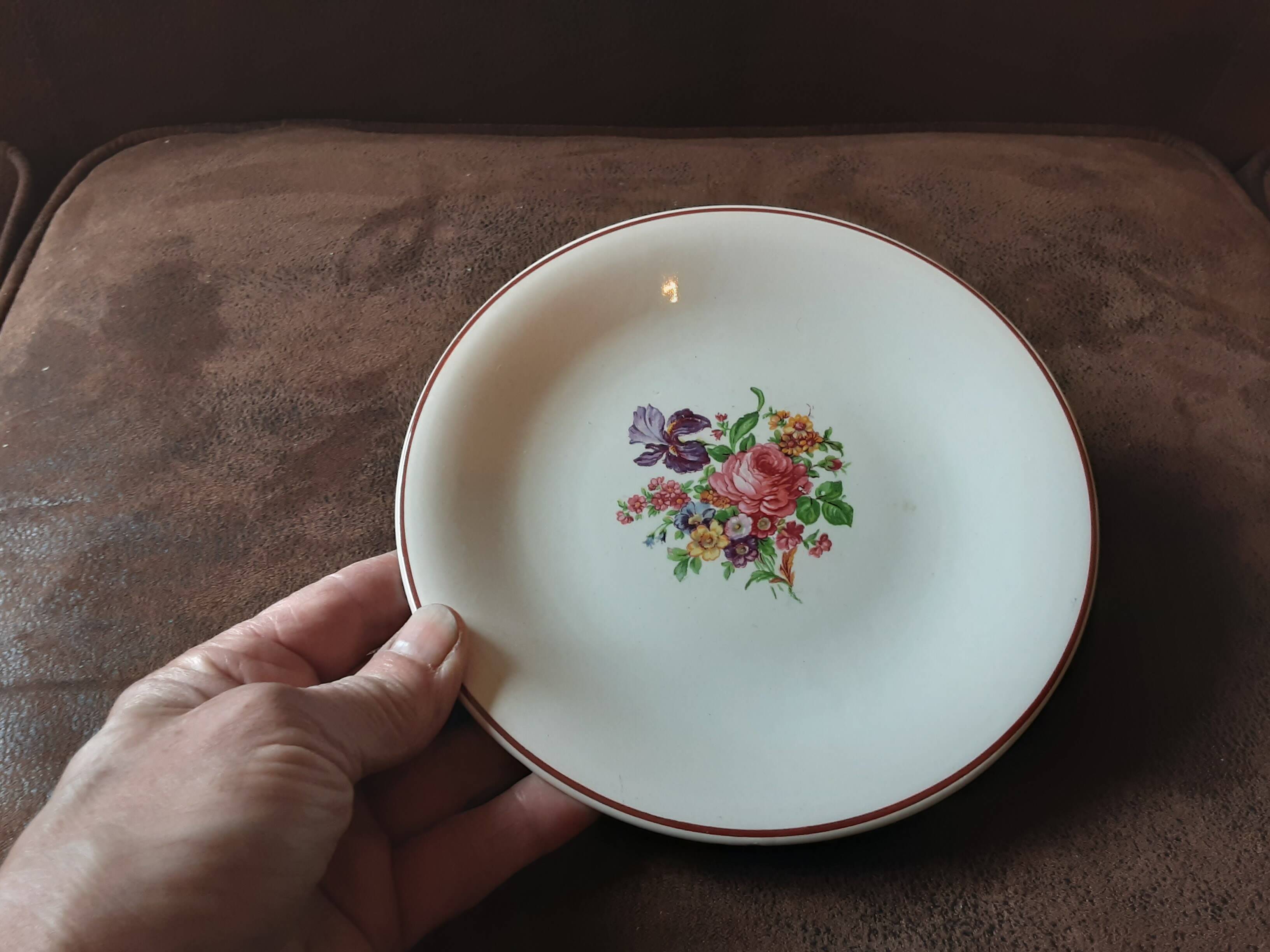 Set of 10 dessert plates. Salins