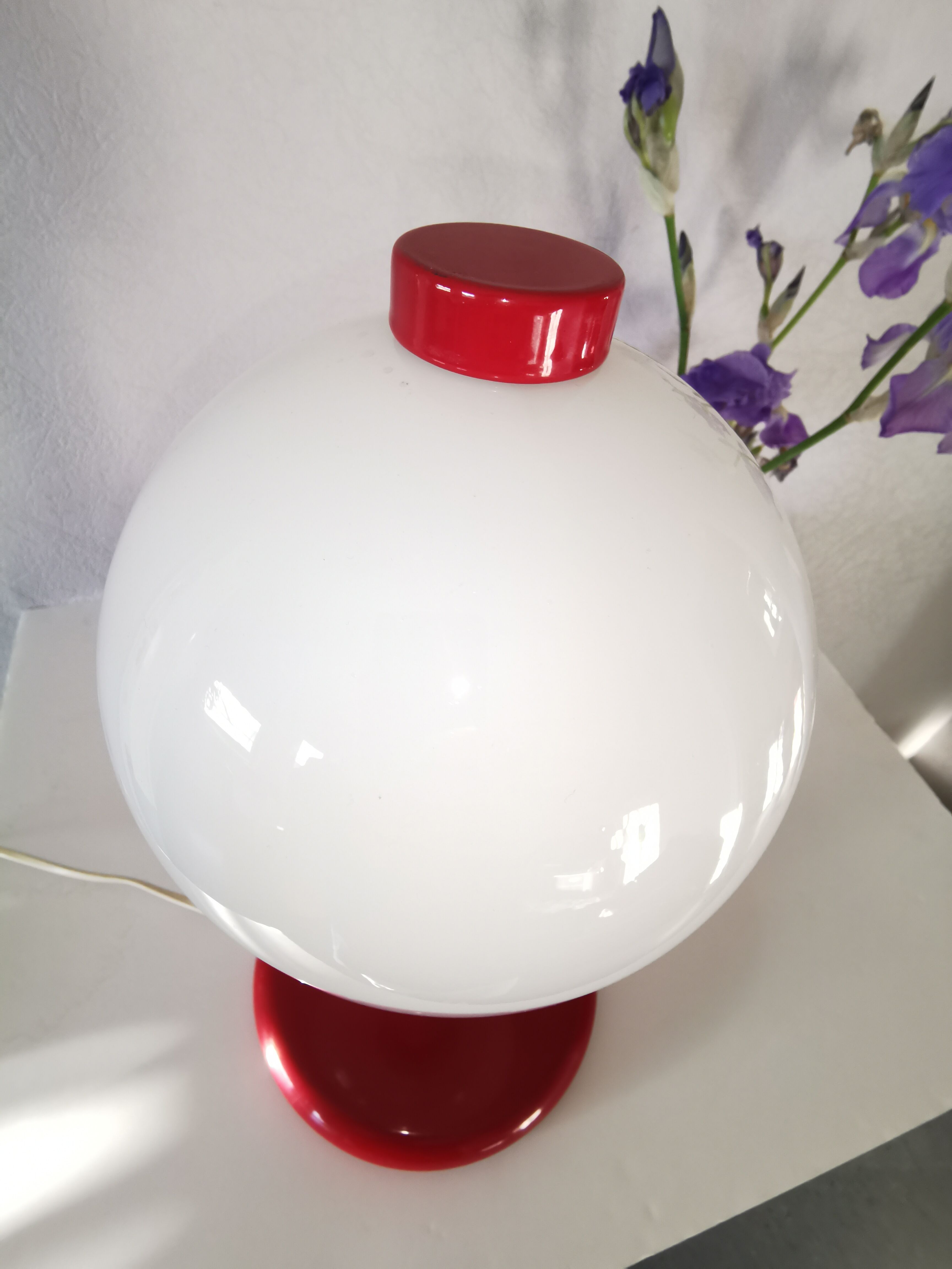 Mushroom lamp in lacquered steel and opaline, bubble gum, space age, 1970