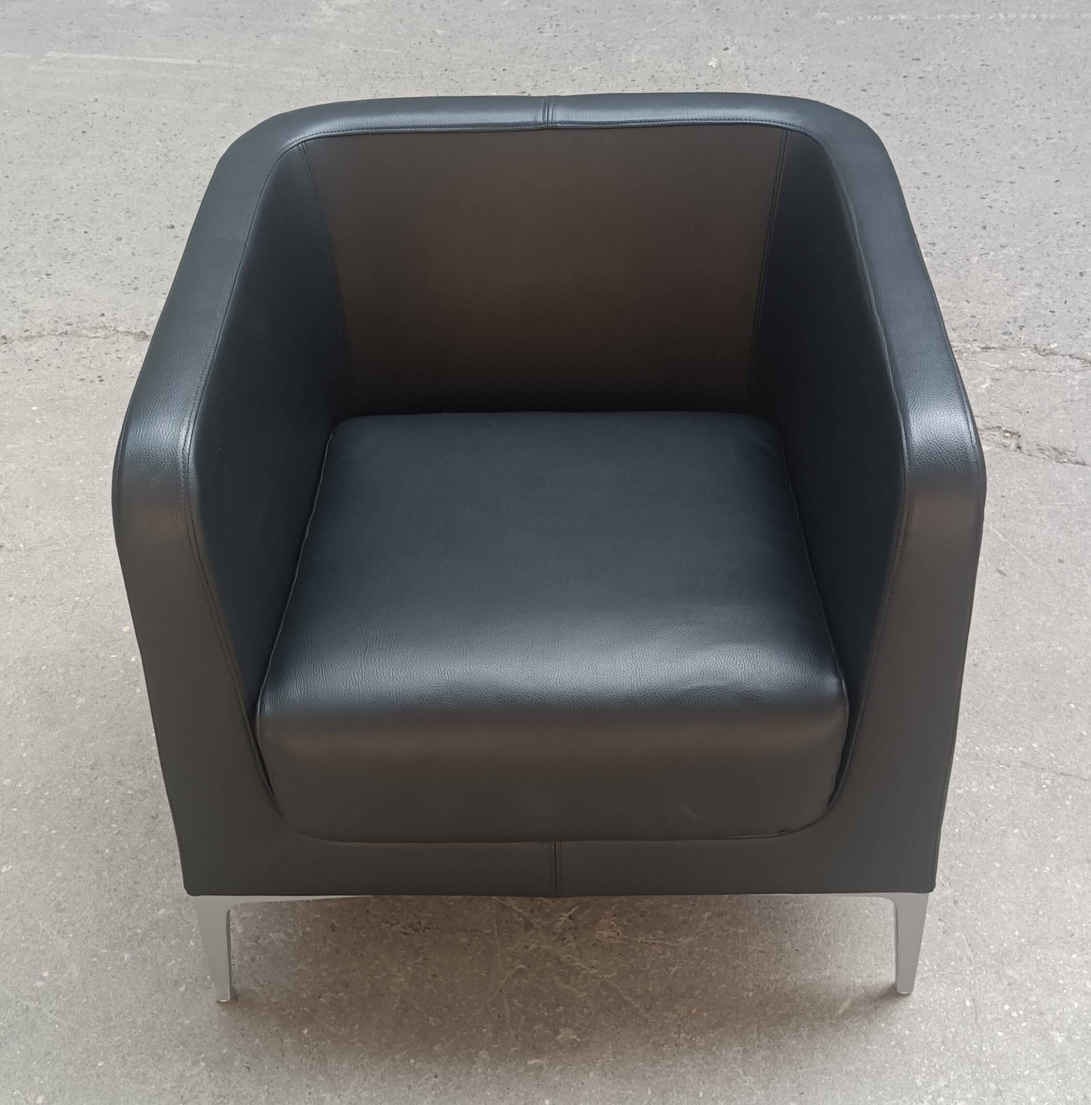 Black segis armchair