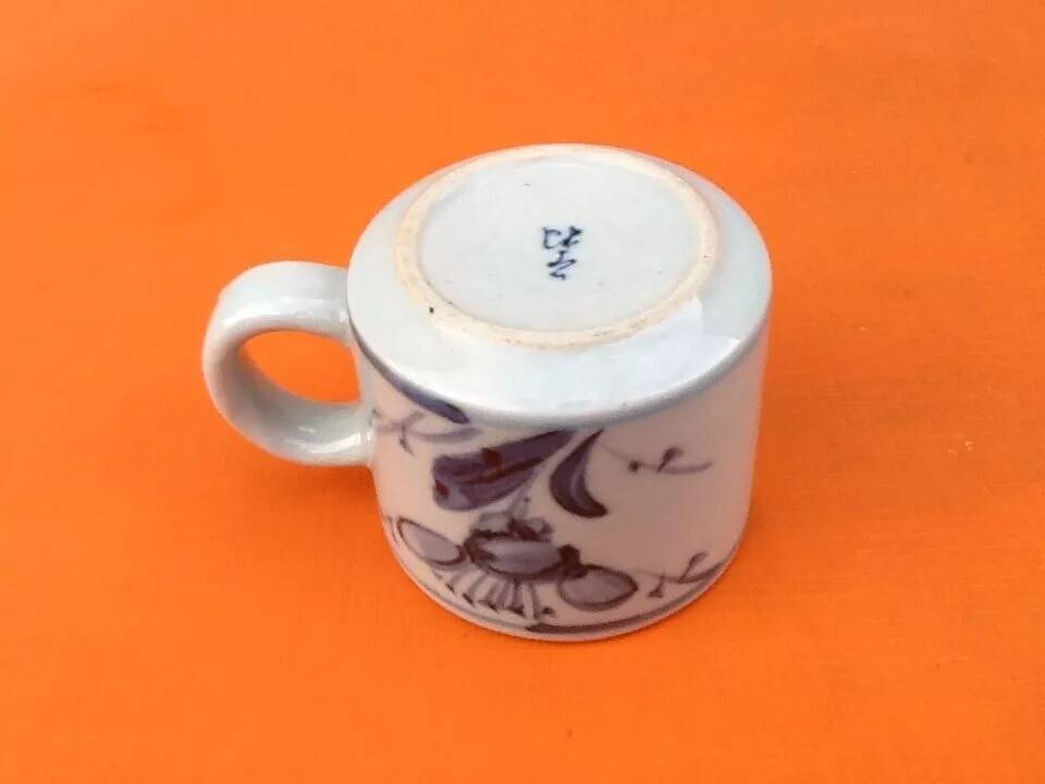 4 coffee cups / saucers glazed ceramic