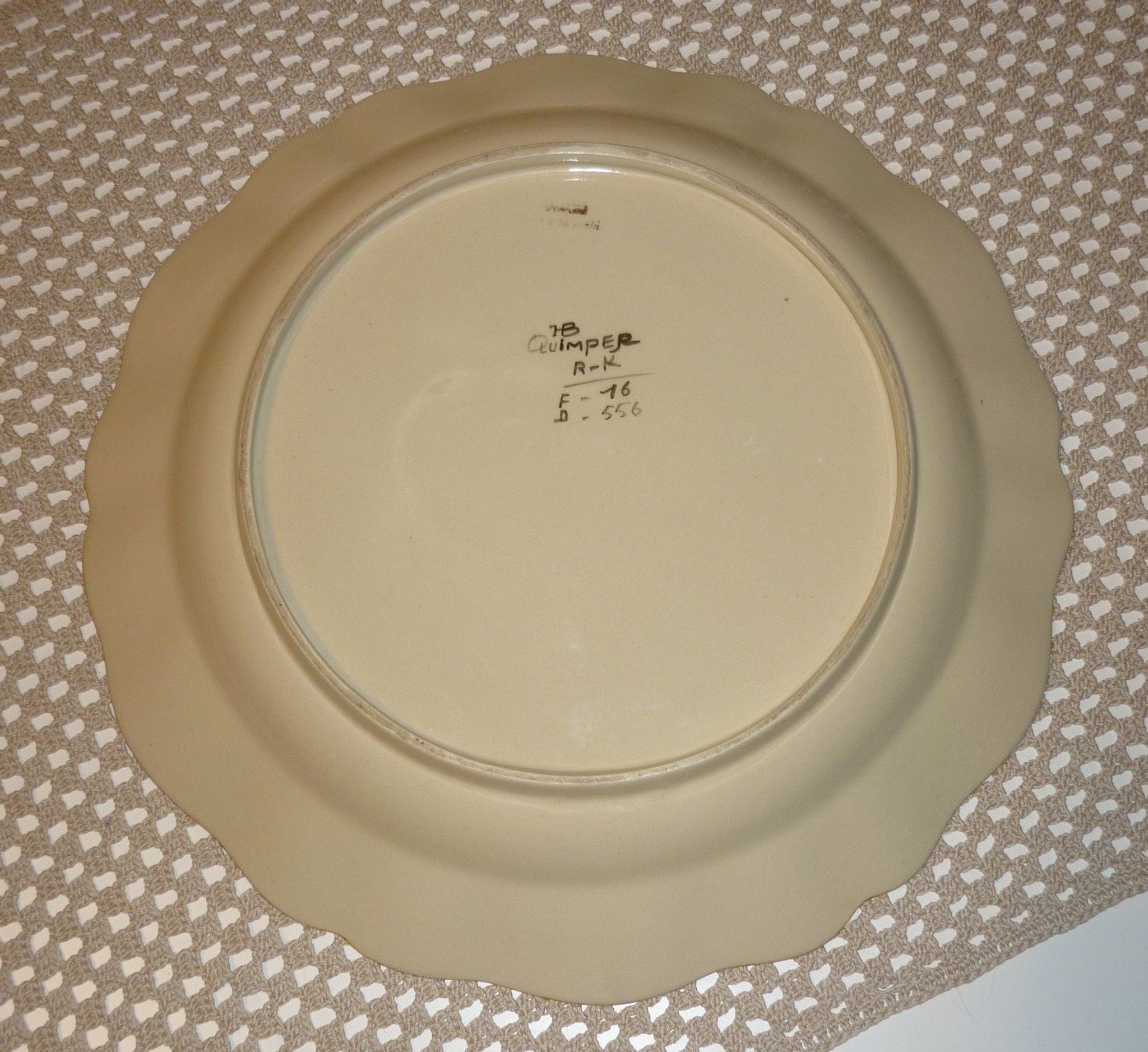 Flat black and yellow HB Quimper, 36 cm