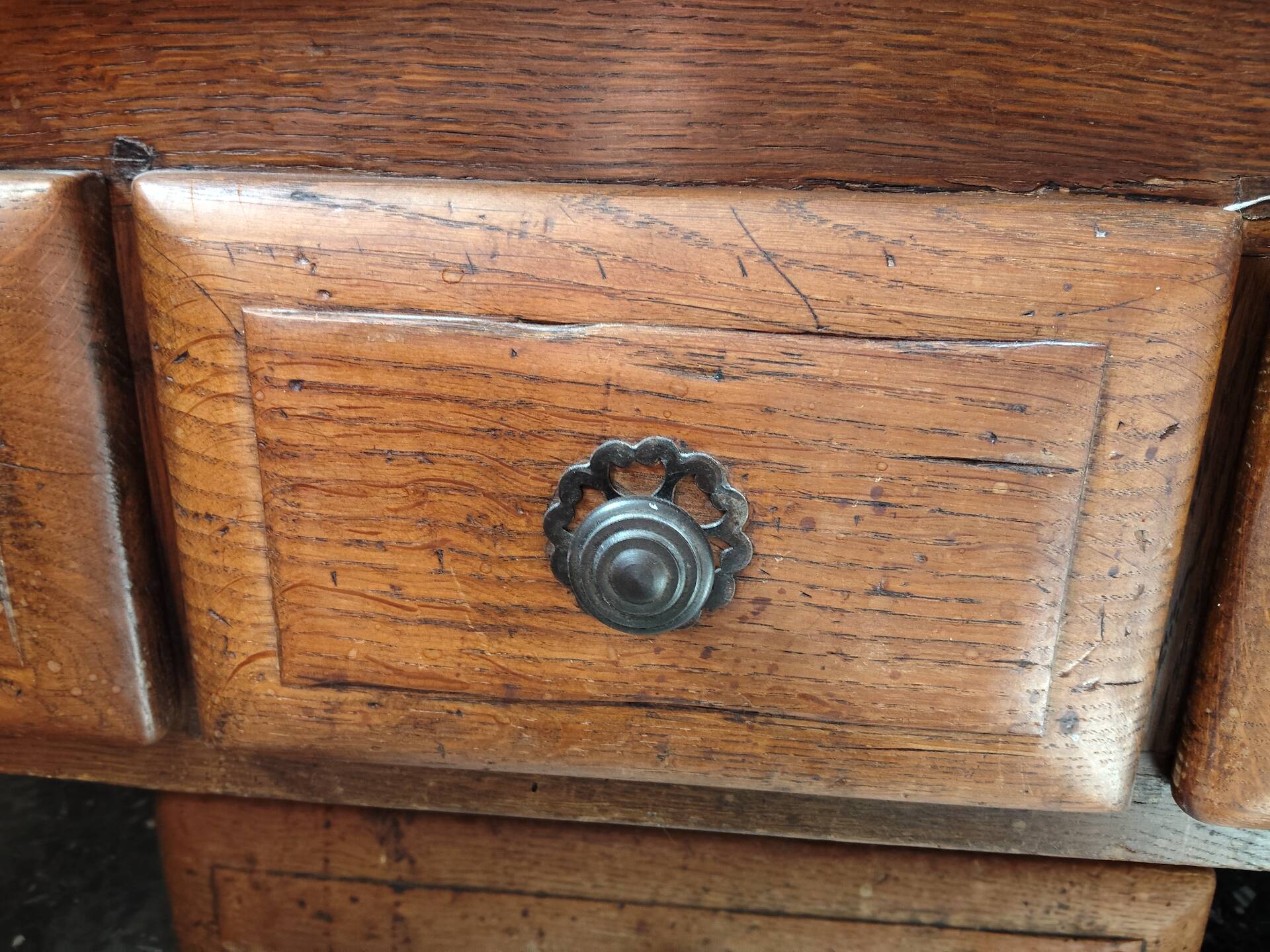 Rustic oak coffee table – Apothecary spirit – 19th century