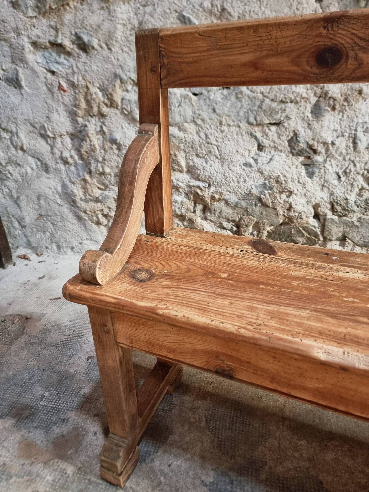 Grand banc ancien en bois avec dossier – fin XIXe siècle, pin et chêne