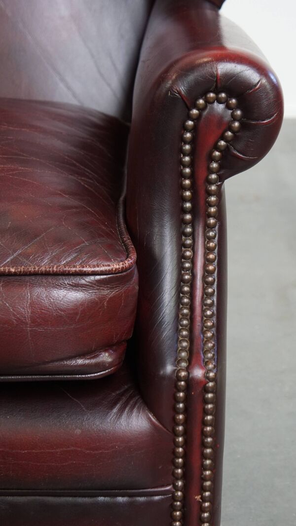 Fauteuil à oreilles en cuir de vache rouge bordeaux de style anglais
