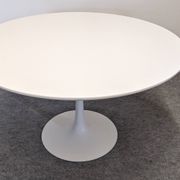 Space Age tulip round table by Maurice Burke for Arkana, 1960s-70s