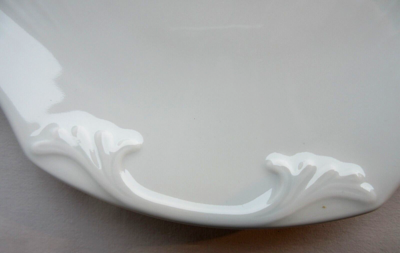 6 assiettes à poisson en porcelaine blanche forme coquille, signées APILCO