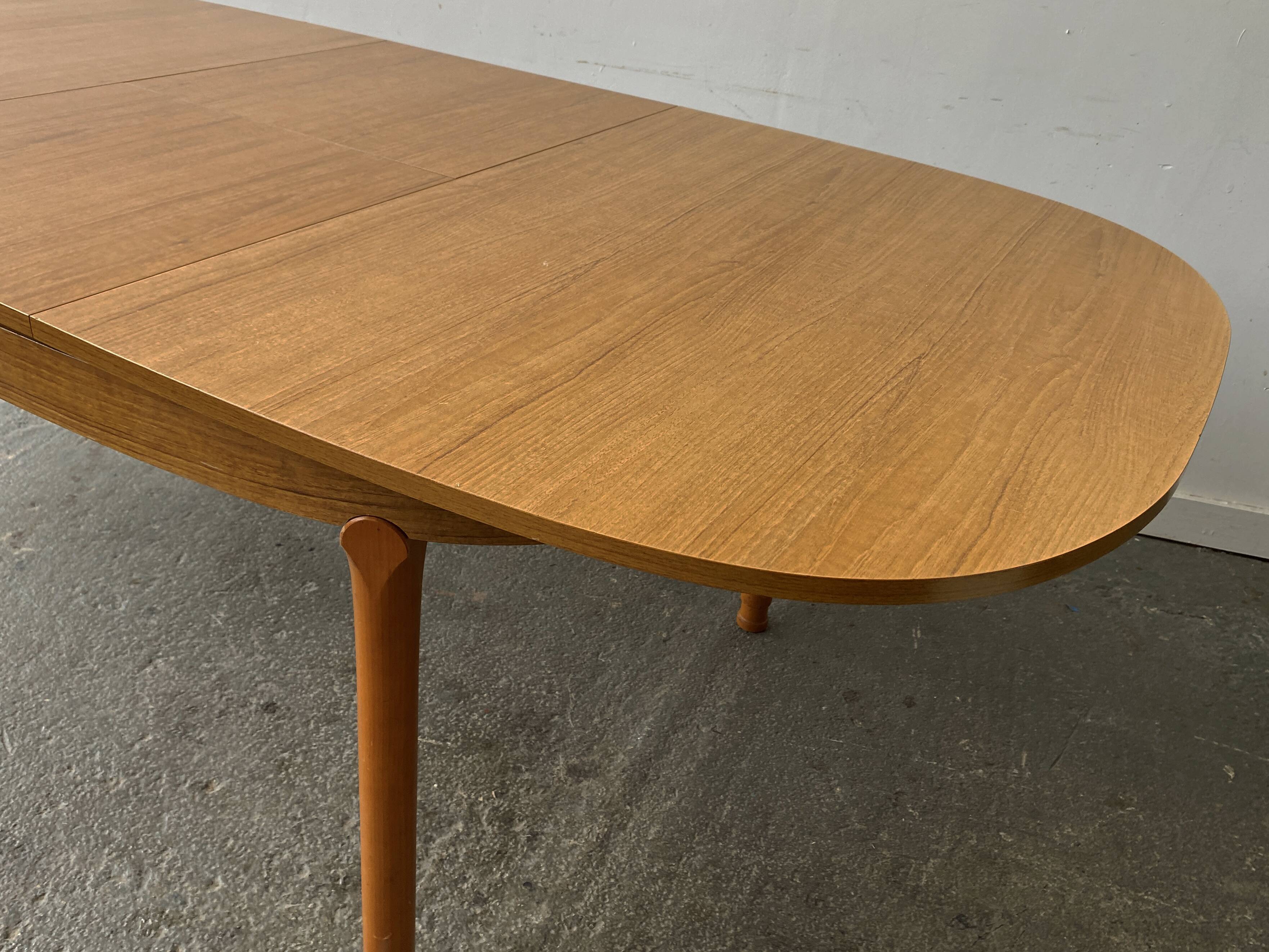 Grande table de salle à manger extensible de style moderne du milieu du siècle, années 1960, par Schreiber