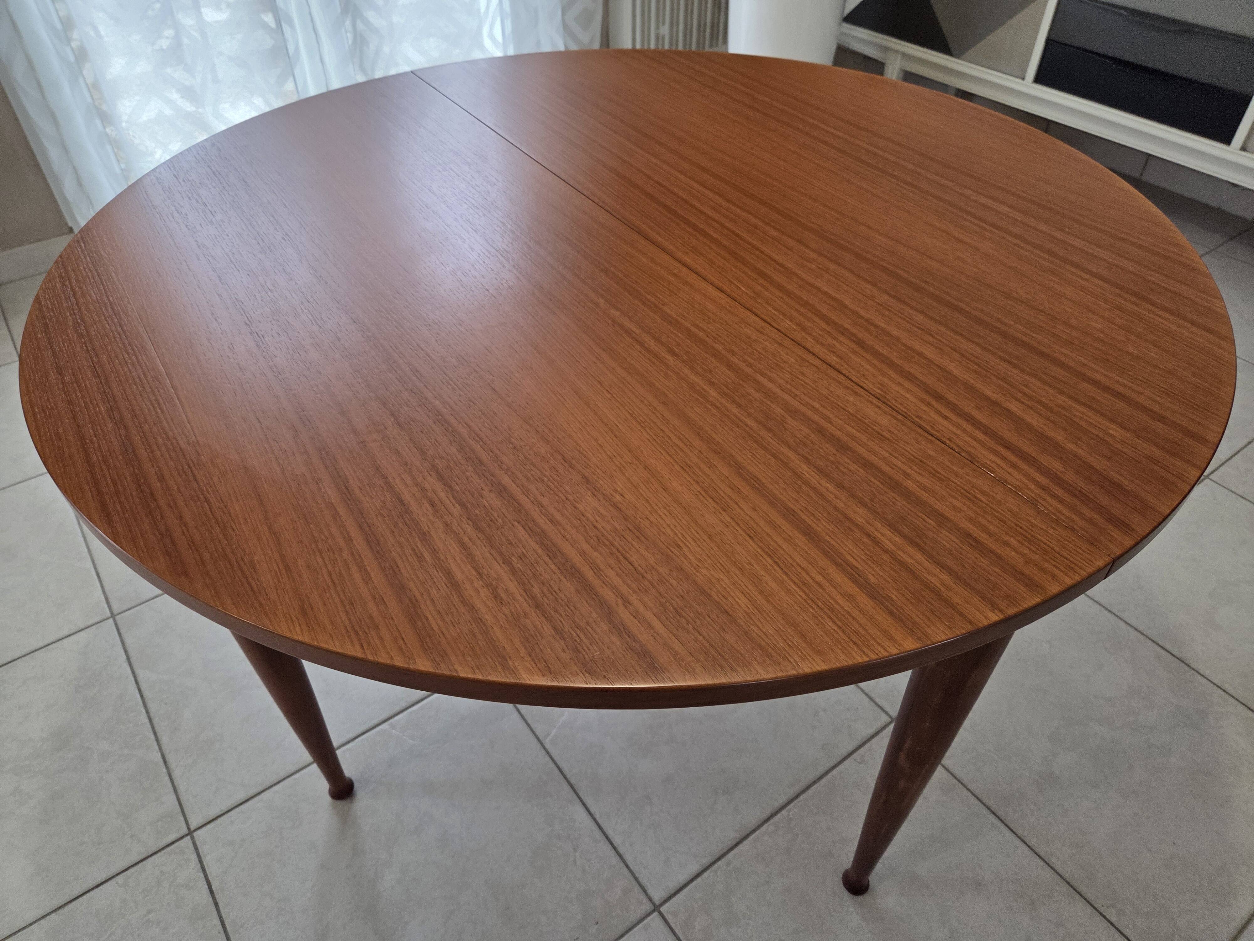 Round teak table in Scandinavian design from the late 1960s.