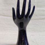 Hand baguier and blue soliflore overseas