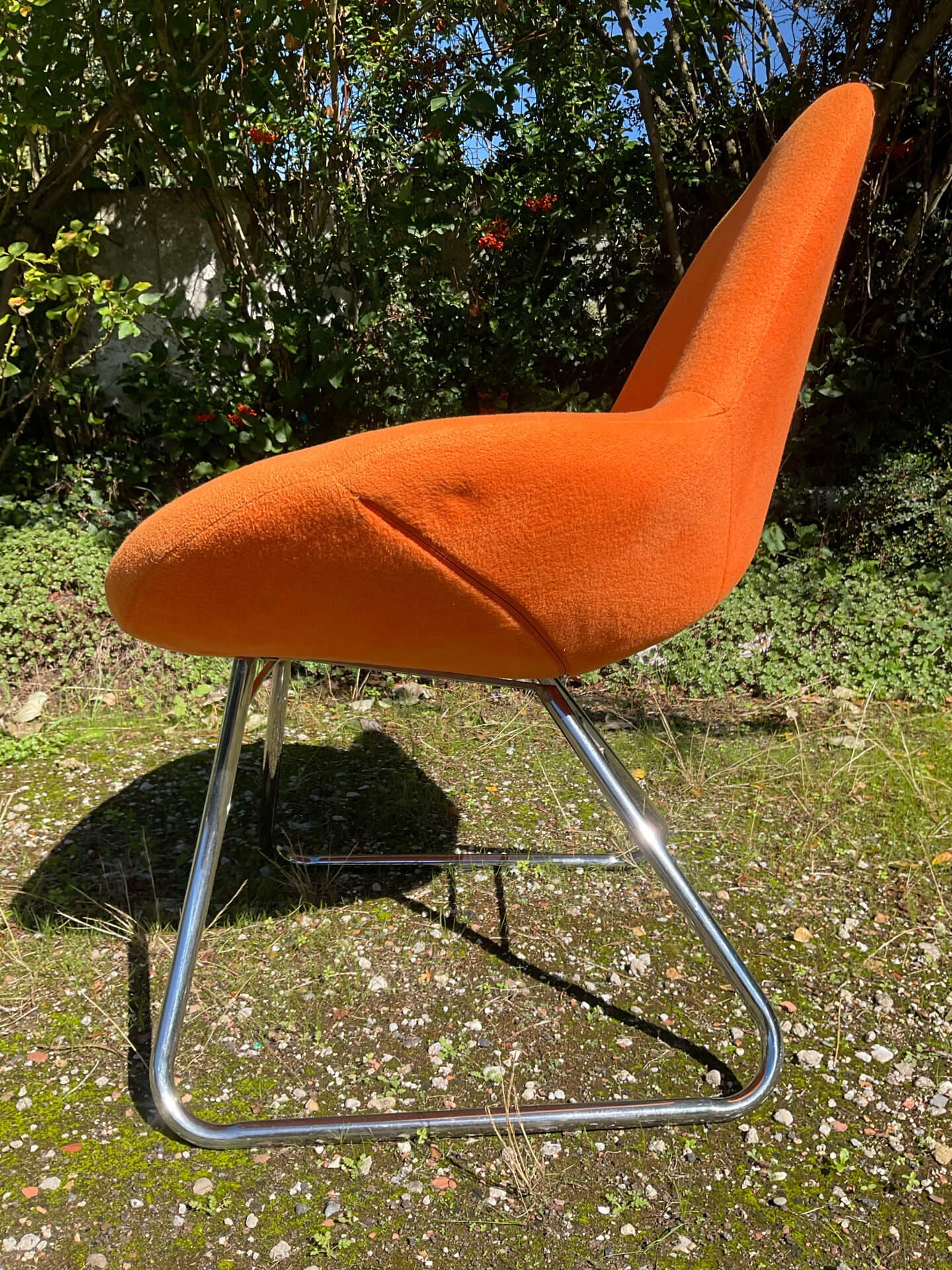 Fauteuil vintage orange et pied chromé