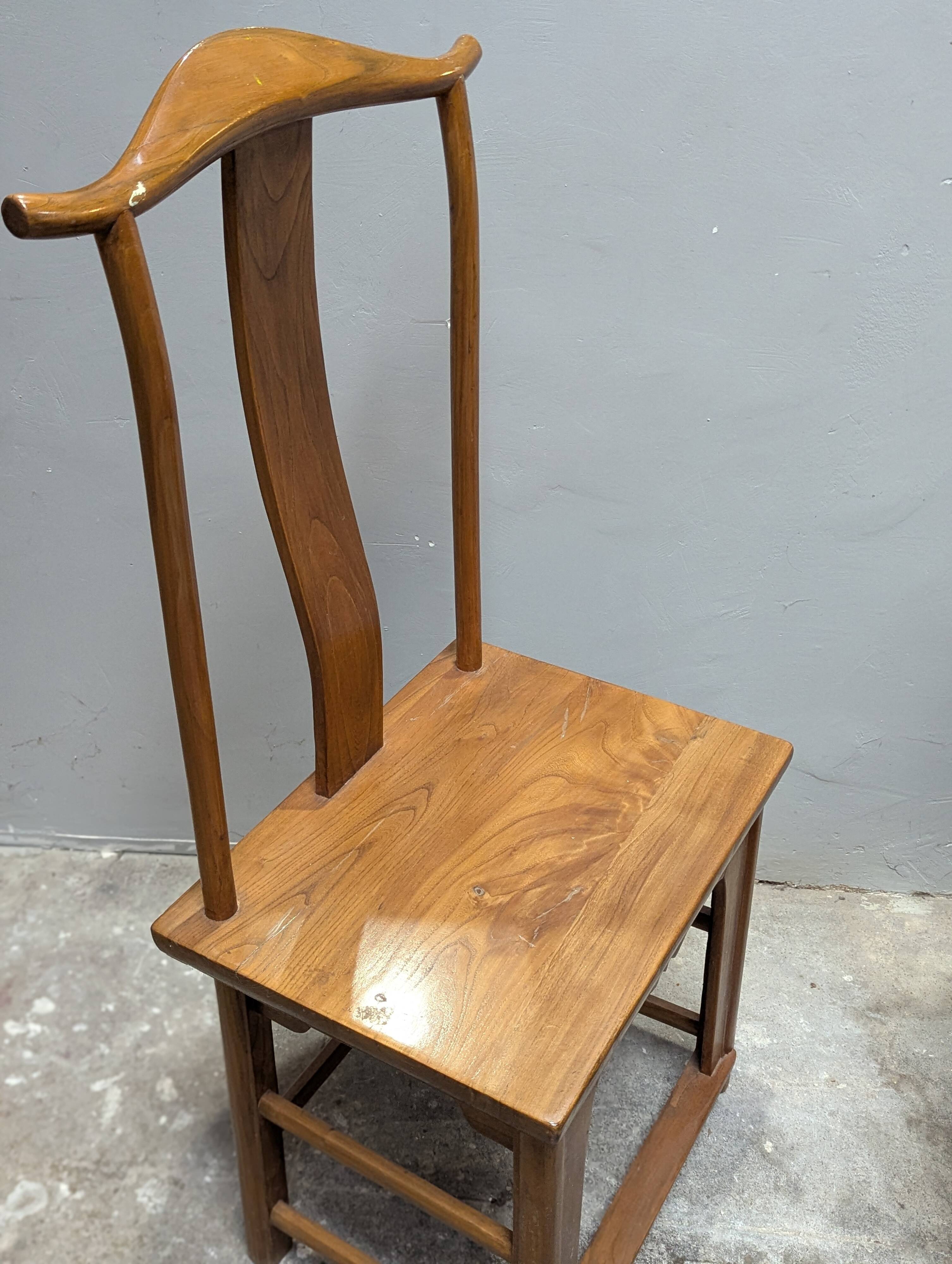 Paire de chaises chinoises en orme