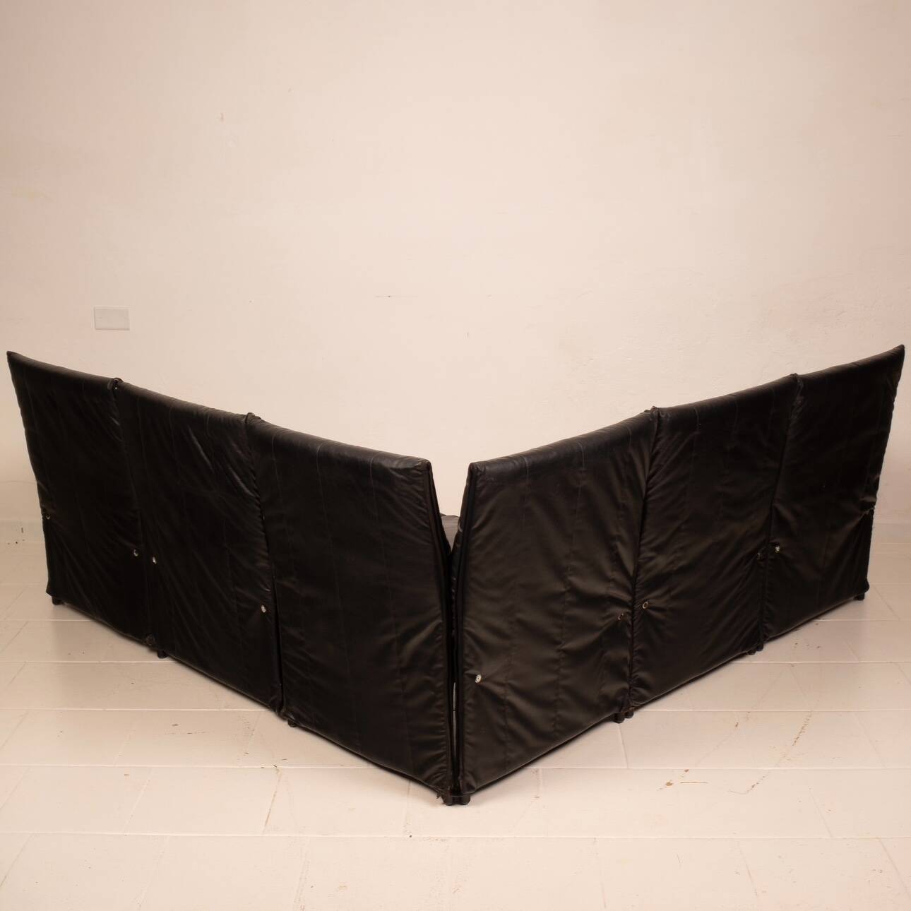 Divano "Minni" di A. Mazzoni D. Stelle e G. Gualtierotti per Giovannetti